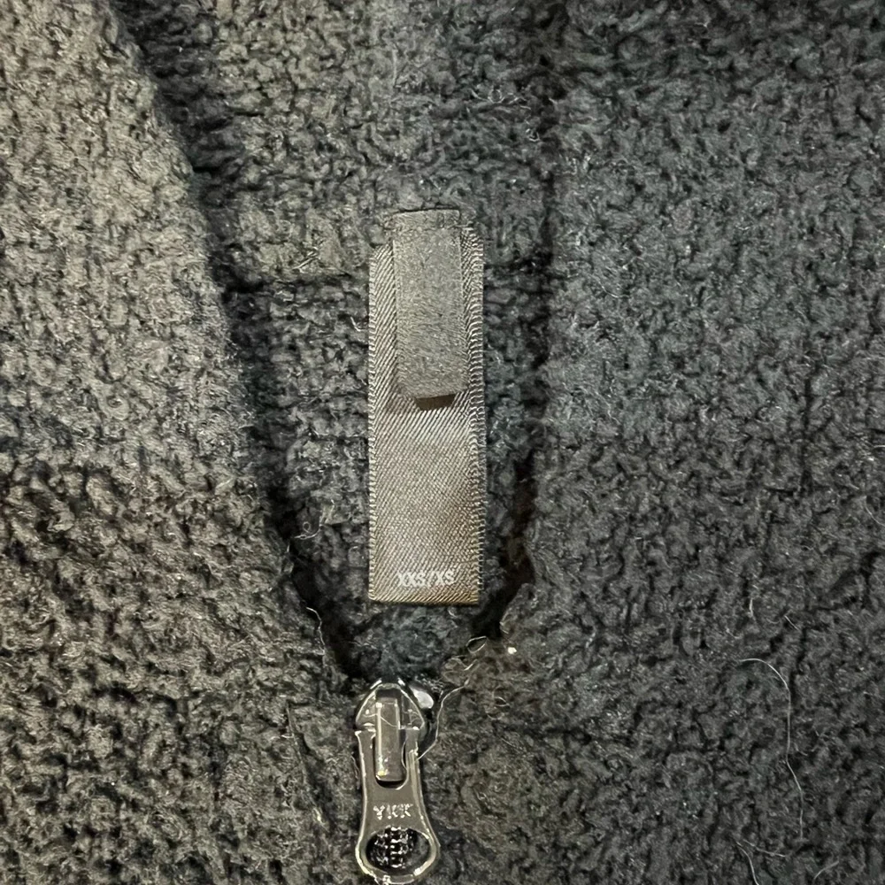 SKIMS Cozy Knit Zip Up Cropped Hoodie, ONYX, XXS-XS - Picture 3 of 3